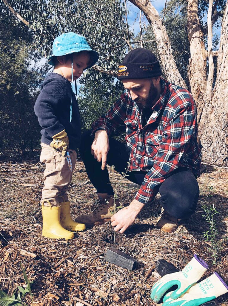 family planting tree fro riparian plants nz